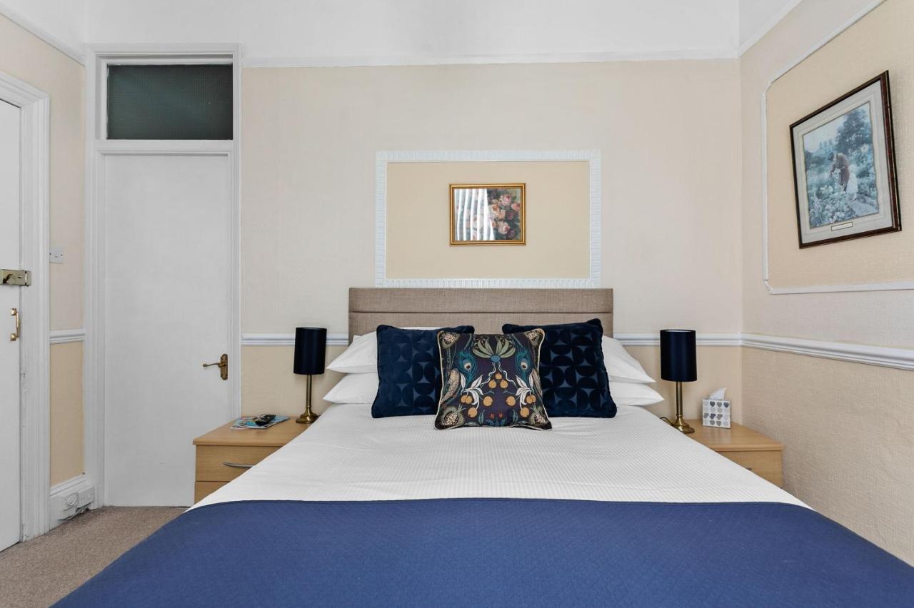 Melba House (Adults Only) Bed & Breakfast Torquay Exterior photo