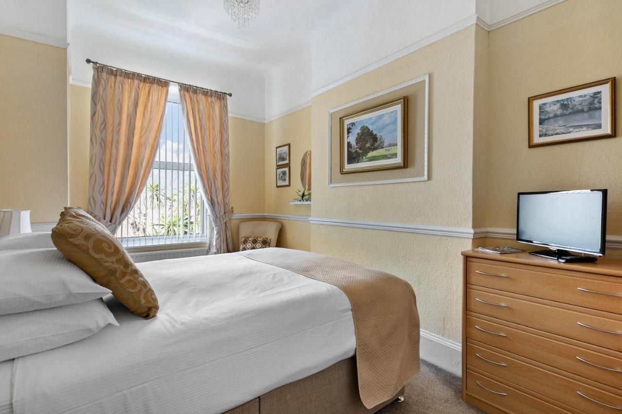 Melba House (Adults Only) Bed & Breakfast Torquay Exterior photo
